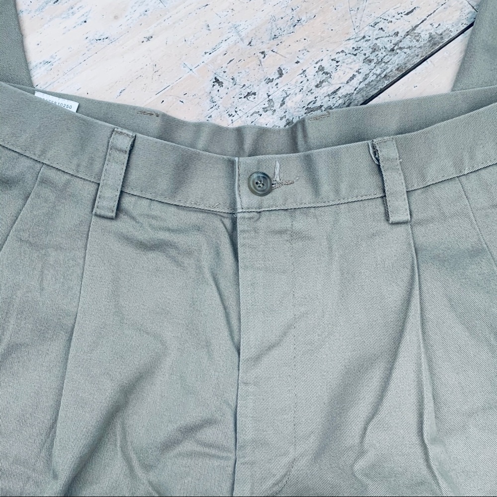 Dockers khaki pants 36x32 pleated front GUC - Picture 3 of 5